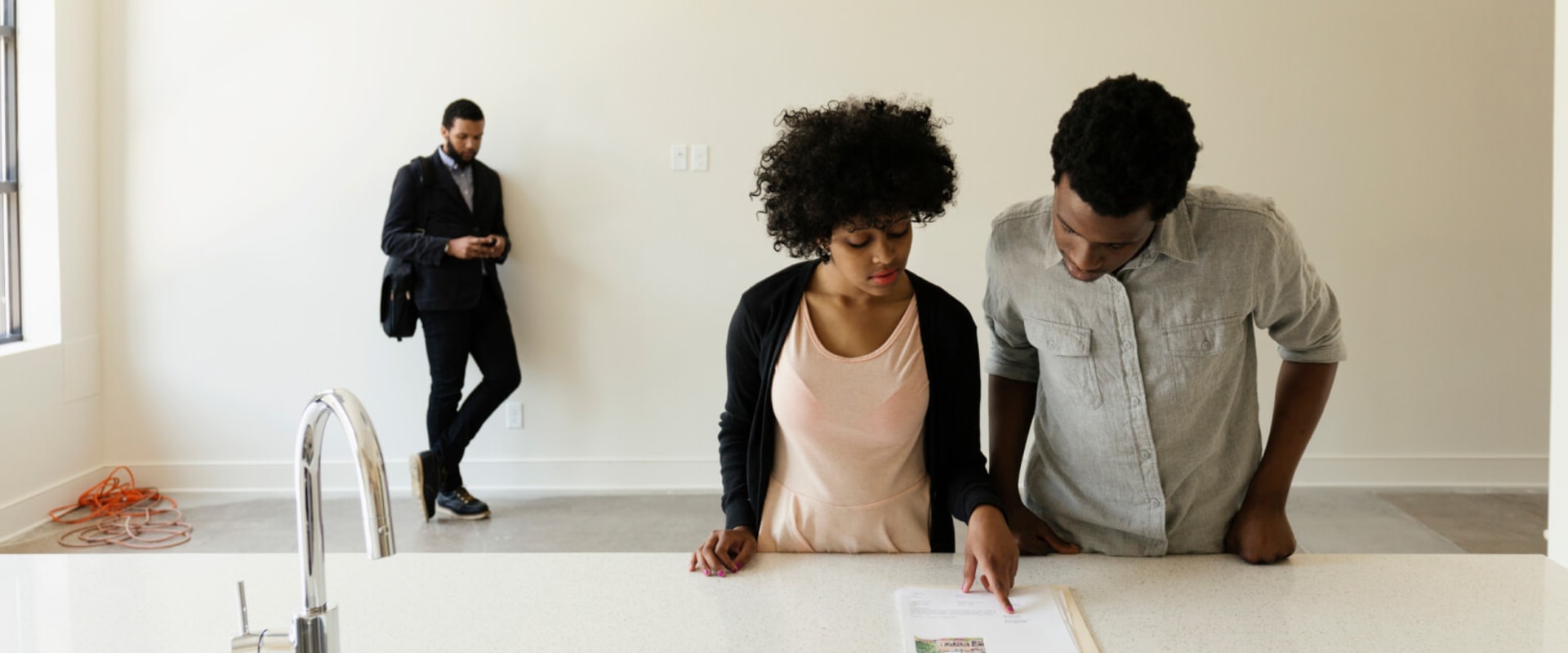 Do home inspectors look under rugs?